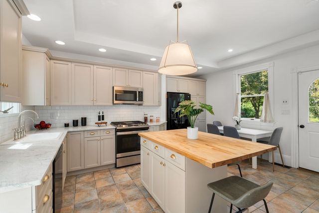 302 Concord Road, Weston, MA 02493