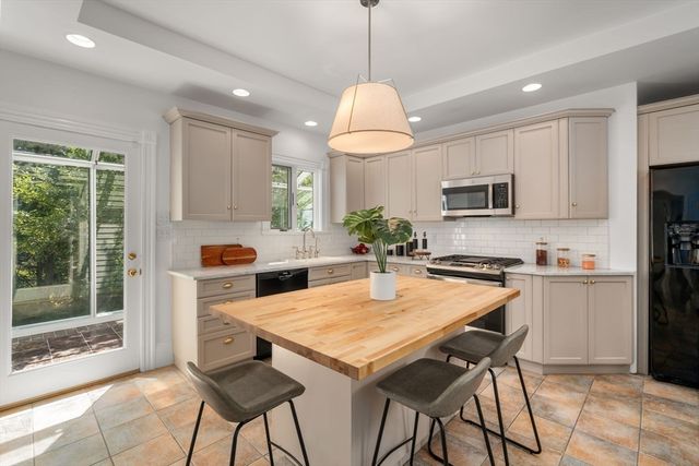 302 Concord Road, Weston, MA 02493