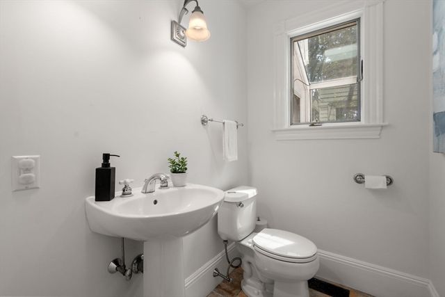 302 Concord Road, Weston, MA 02493