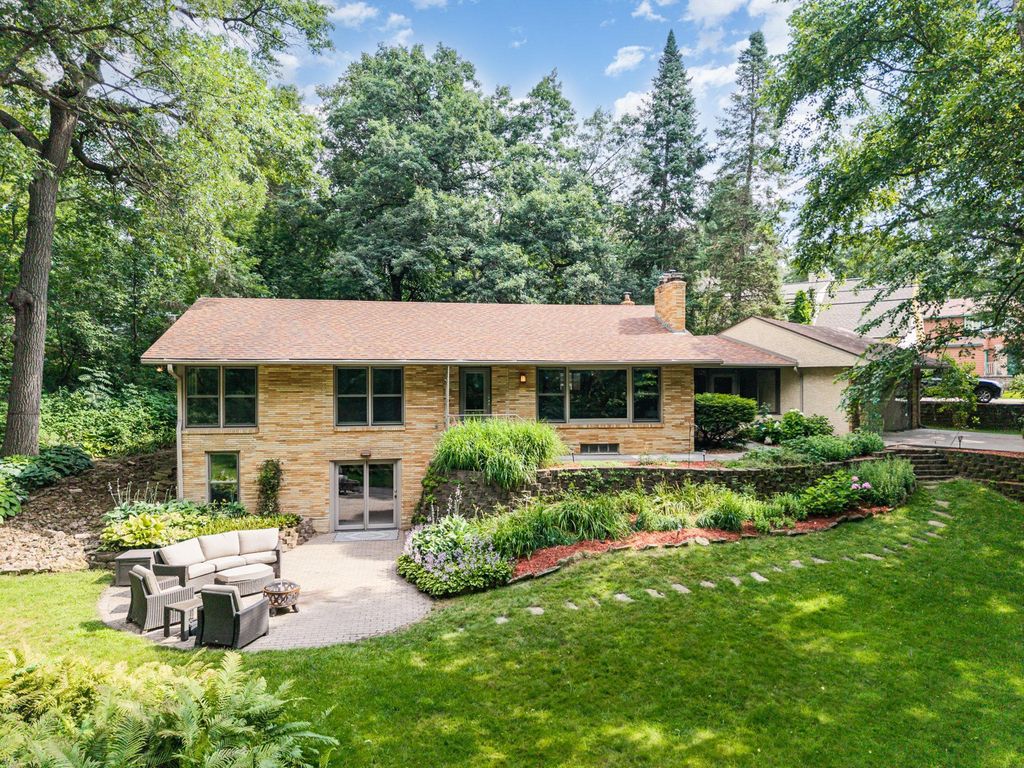 1429/1431 Skiles Lane, Arden Hills, MN 55112