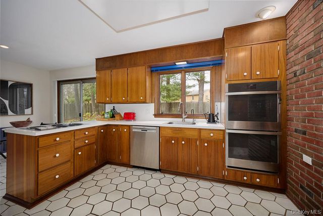 42 Thornwood Drive, Poughkeepsie, NY 12603