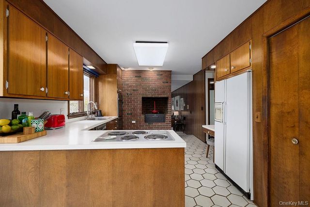 42 Thornwood Drive, Poughkeepsie, NY 12603