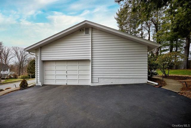 42 Thornwood Drive, Poughkeepsie, NY 12603