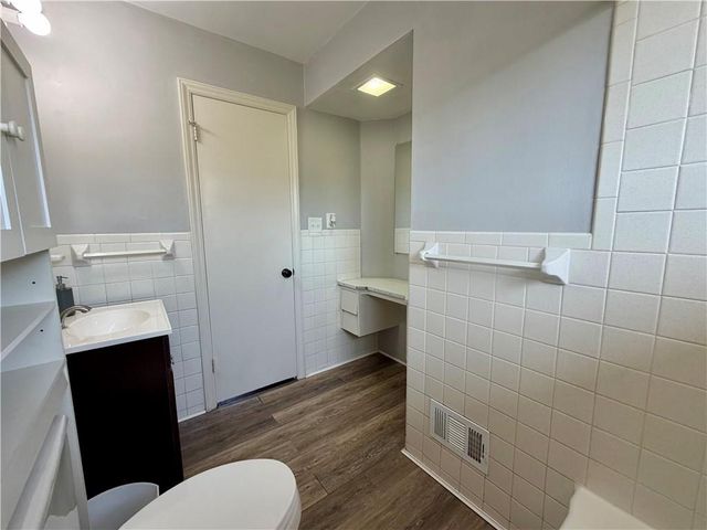 6937 NW Avalon Street, Kansas City, MO 64152