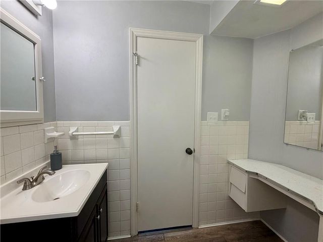 6937 NW Avalon Street, Kansas City, MO 64152