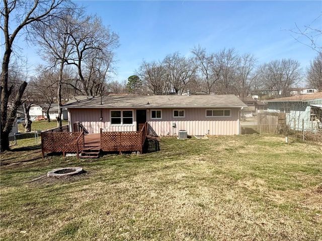 6937 NW Avalon Street, Kansas City, MO 64152