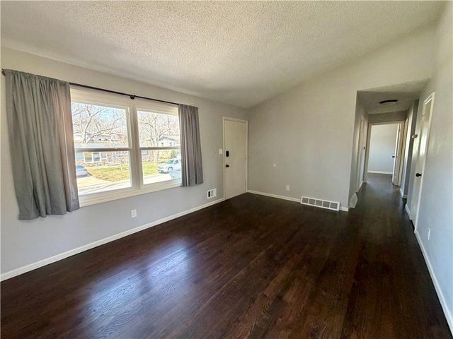 6937 NW Avalon Street, Kansas City, MO 64152