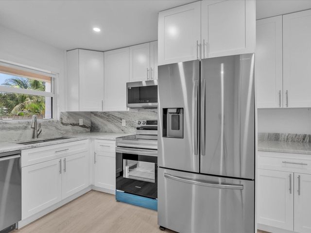 21 SE 11th Street, Dania Beach, FL 33004