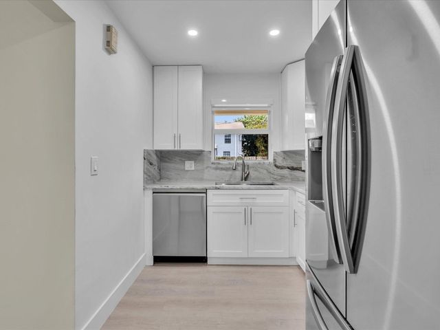 21 SE 11th Street, Dania Beach, FL 33004