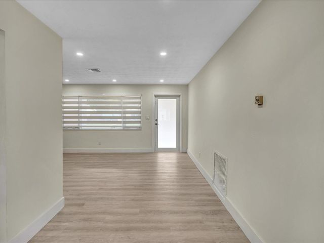 21 SE 11th Street, Dania Beach, FL 33004