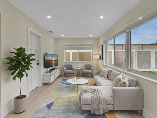 21 SE 11th Street, Dania Beach, FL 33004