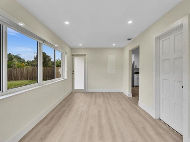 21 SE 11th Street, Dania Beach, FL 33004