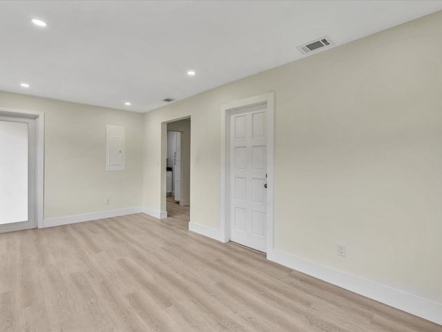 21 SE 11th Street, Dania Beach, FL 33004