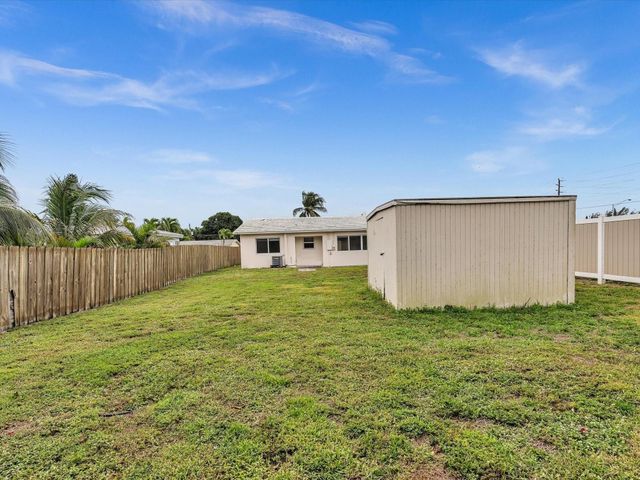 21 SE 11th Street, Dania Beach, FL 33004