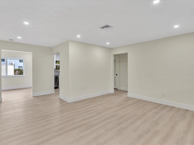 21 SE 11th Street, Dania Beach, FL 33004