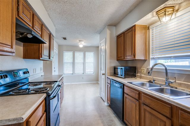 7413 Emerywood Lane, Fort Worth, TX 76137