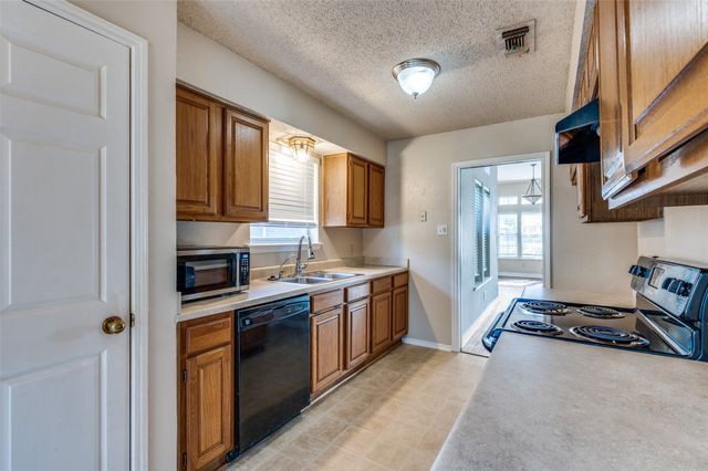 7413 Emerywood Lane, Fort Worth, TX 76137