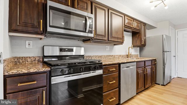 49 KENWOOD DR, Sicklerville, NJ 08081