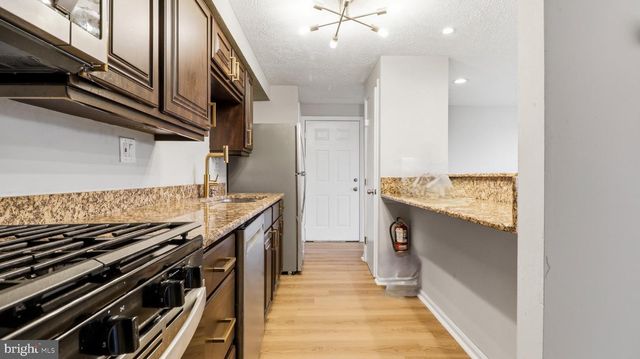 49 KENWOOD DR, Sicklerville, NJ 08081