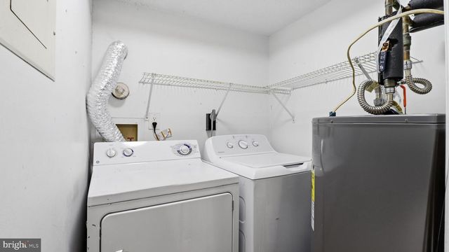 49 KENWOOD DR, Sicklerville, NJ 08081