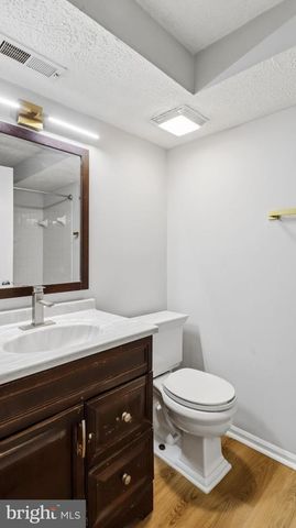 49 KENWOOD DR, Sicklerville, NJ 08081