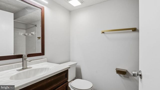 49 KENWOOD DR, Sicklerville, NJ 08081