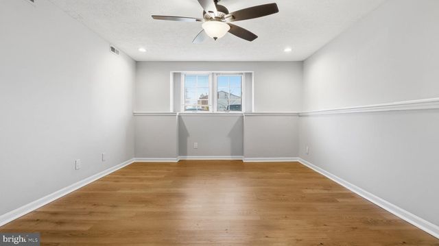 49 KENWOOD DR, Sicklerville, NJ 08081