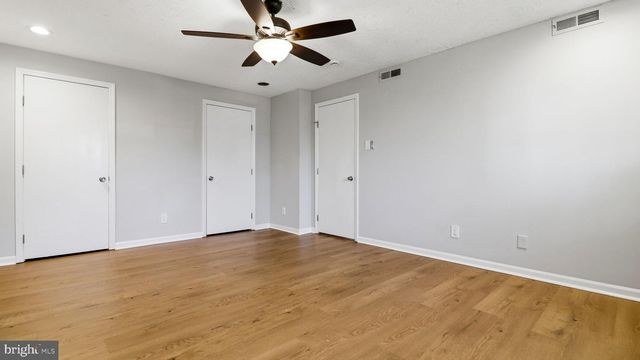 49 KENWOOD DR, Sicklerville, NJ 08081