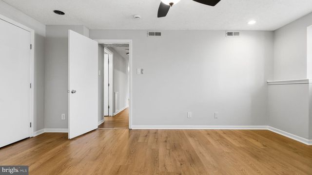 49 KENWOOD DR, Sicklerville, NJ 08081