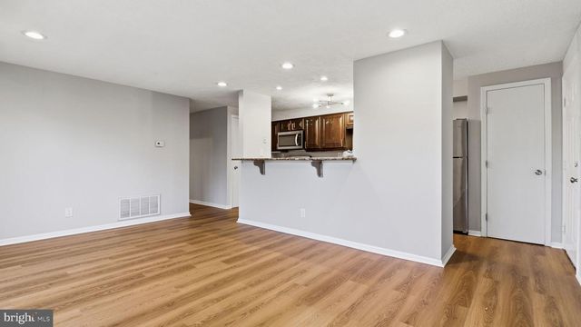 49 KENWOOD DR, Sicklerville, NJ 08081