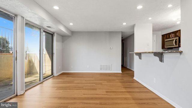 49 KENWOOD DR, Sicklerville, NJ 08081