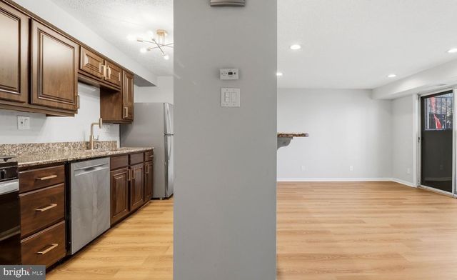 49 KENWOOD DR, Sicklerville, NJ 08081