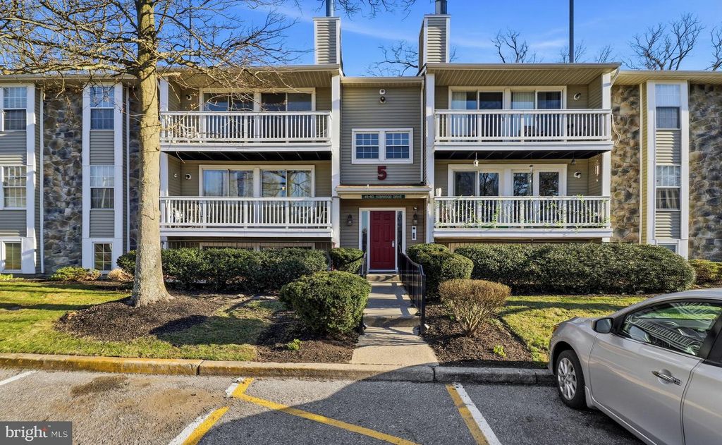 49 KENWOOD DR, Sicklerville, NJ 08081