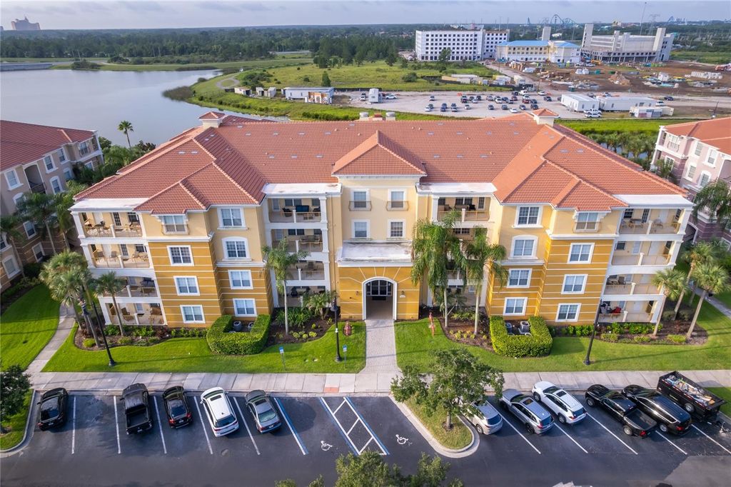 Image 3 of property listing at 5036 SHOREWAY LOOP 20705, Orlando, FL 32819