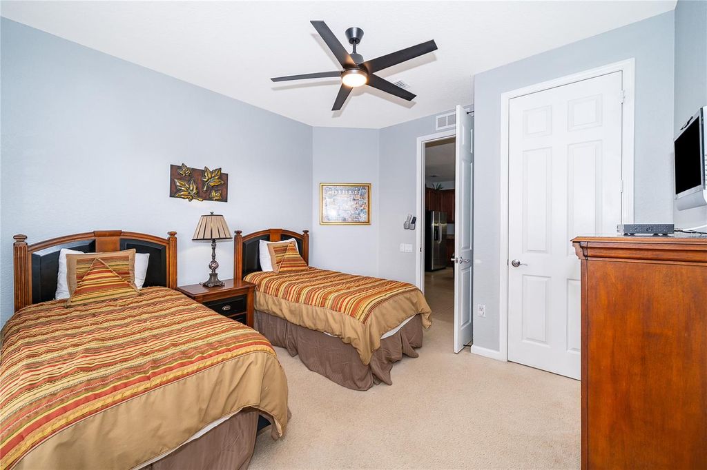 Image 27 of property listing at 5036 SHOREWAY LOOP 20705, Orlando, FL 32819
