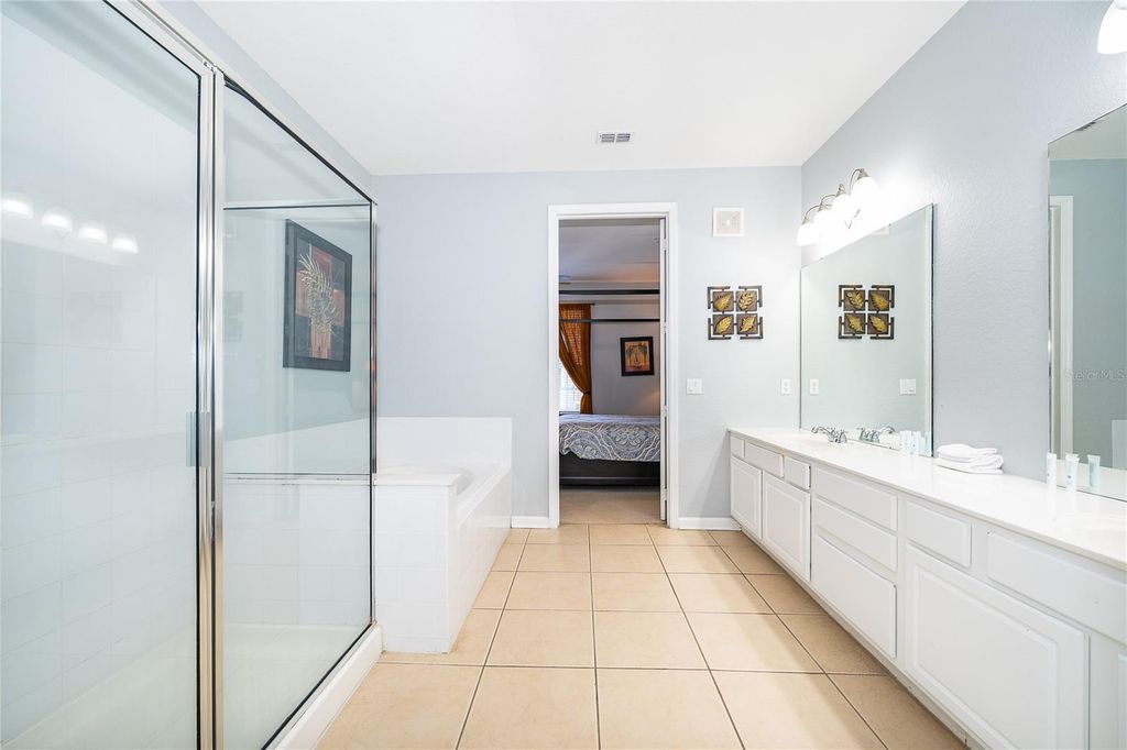 Image 33 of property listing at 5036 SHOREWAY LOOP 20705, Orlando, FL 32819