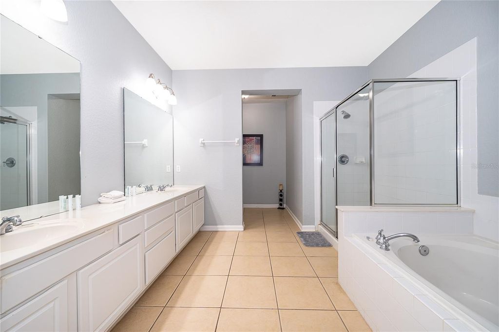 Image 34 of property listing at 5036 SHOREWAY LOOP 20705, Orlando, FL 32819