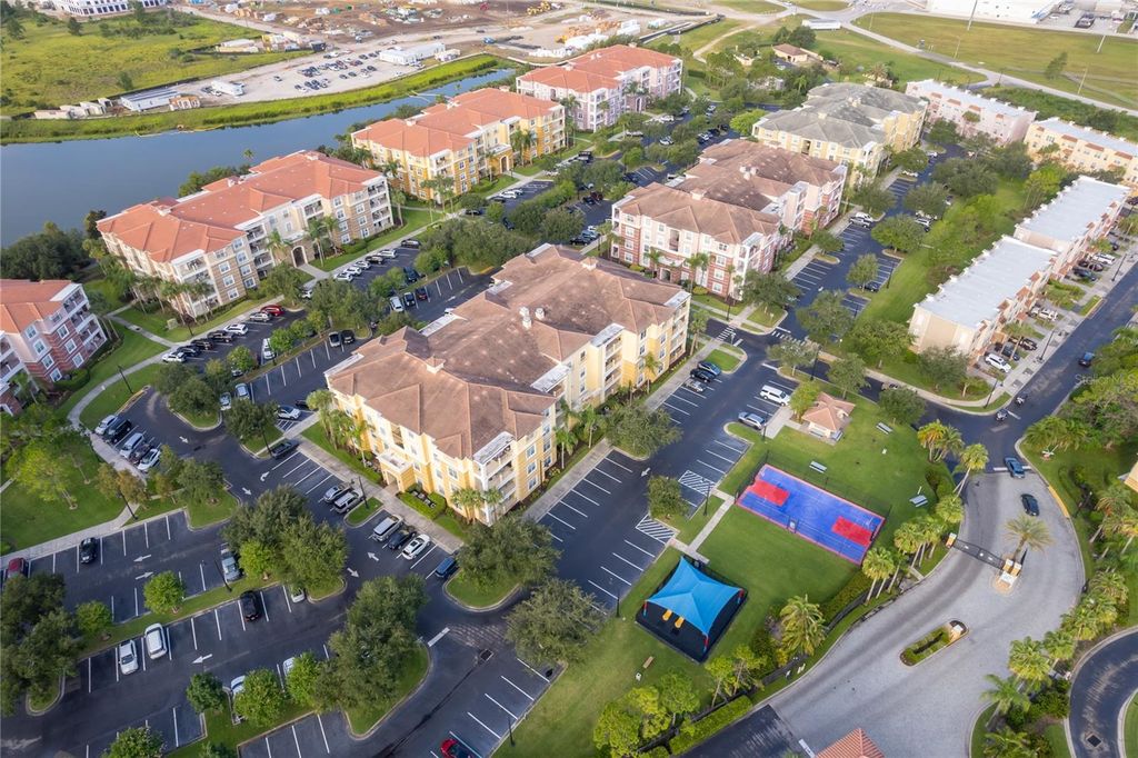 Image 7 of property listing at 5036 SHOREWAY LOOP 20705, Orlando, FL 32819