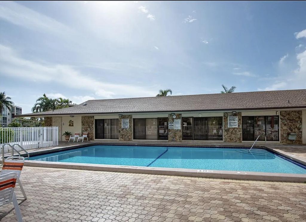 414 SE 10th Street 107, Dania Beach, FL 33004