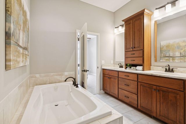 18250 Justice Way, Lakeville, MN 55044