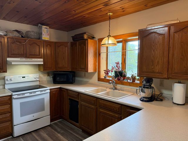 33 Field Avenue, Rutland City, VT 05701