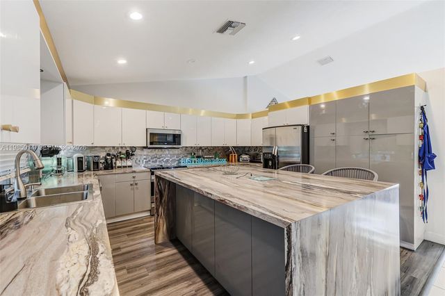 5431 SW 109th Avenue, Davie, FL 33328