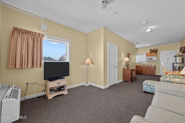 305 South Avenue # 33, Oriental, NC 28571