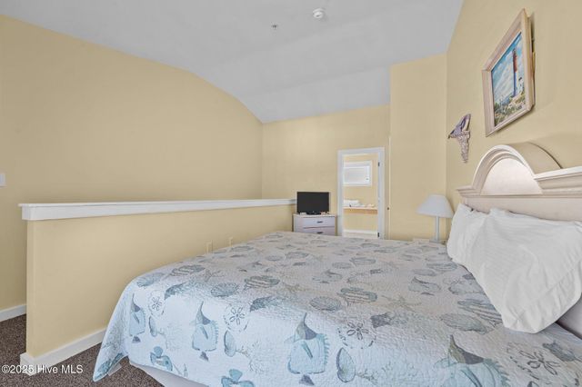 305 South Avenue # 33, Oriental, NC 28571