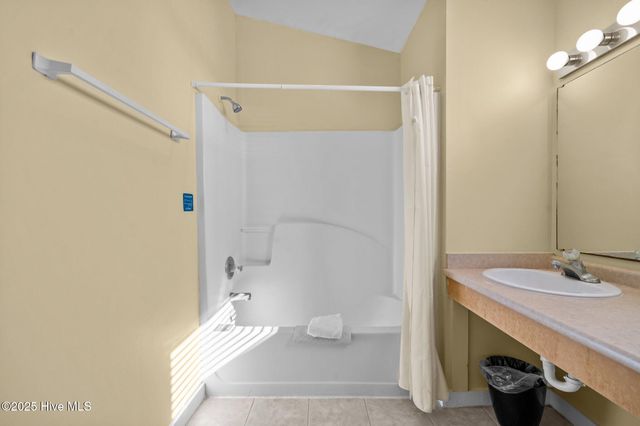 305 South Avenue # 33, Oriental, NC 28571