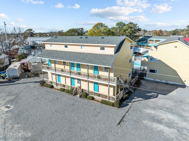 305 South Avenue # 33, Oriental, NC 28571