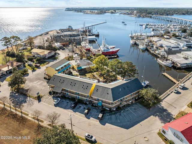 305 South Avenue # 33, Oriental, NC 28571
