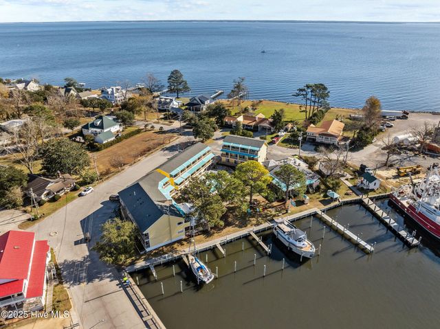 305 South Avenue # 33, Oriental, NC 28571