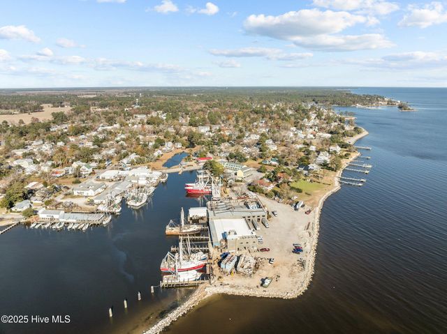 305 South Avenue # 33, Oriental, NC 28571