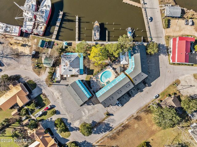 305 South Avenue # 33, Oriental, NC 28571